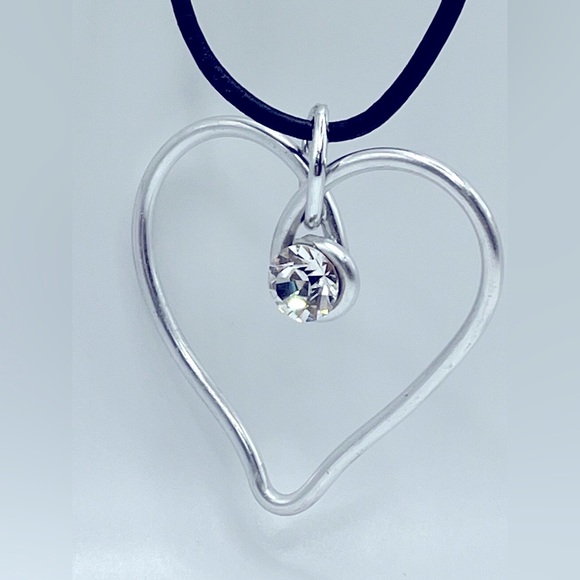 Jeff Leib giant silver heart cubic zirconia on leather rope - Picture 5 of 8